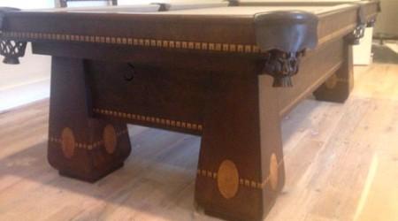 Corner angle of Medalist antique billiard table